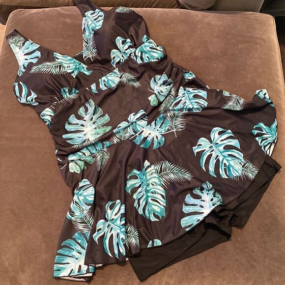Women’s Plus Sized Tankini Swimsuit 2 Piece Flattering Ruched Sides Size 16 NEW - Picture 2 of 14